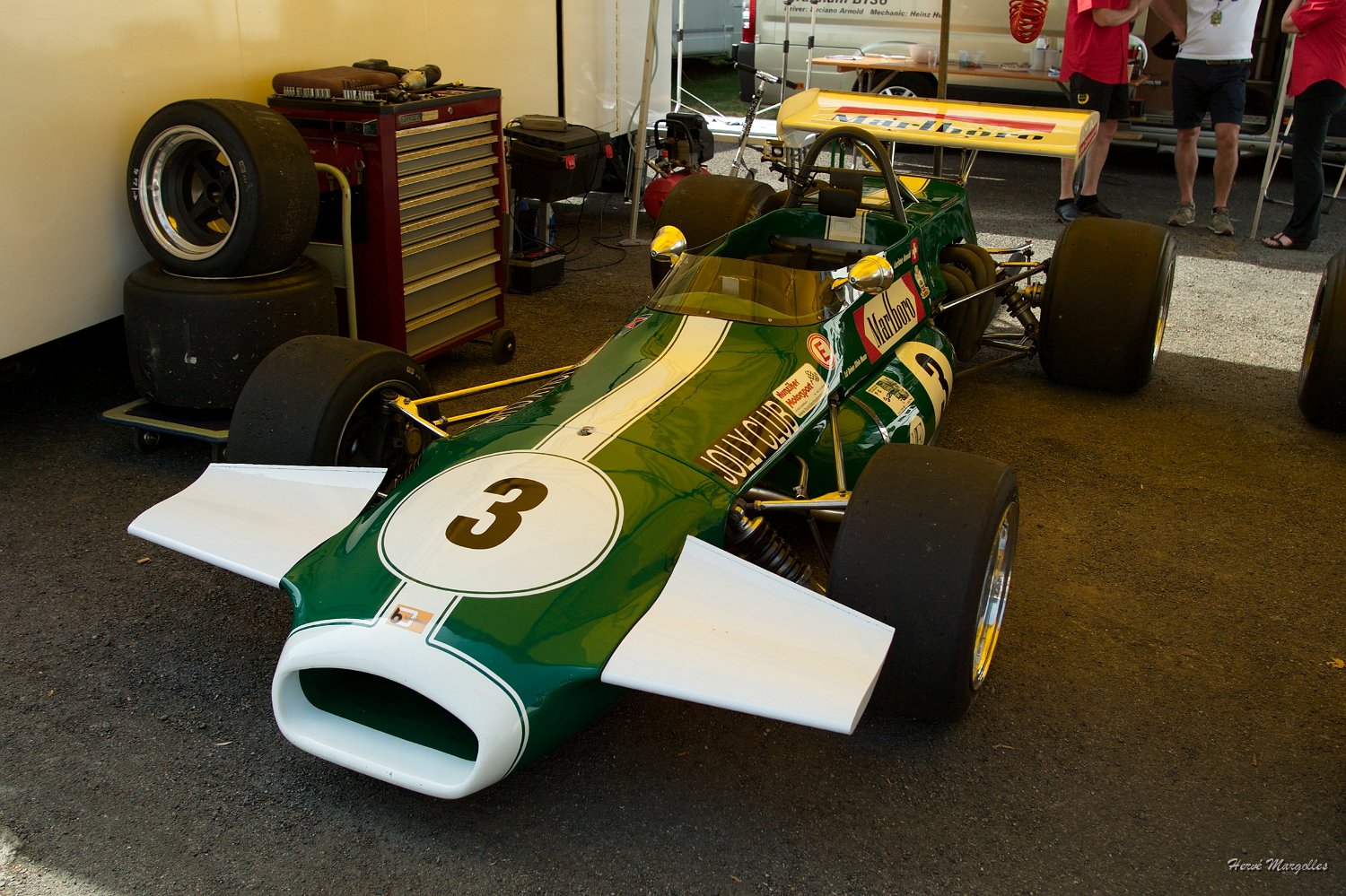 F2-003-00.jpg