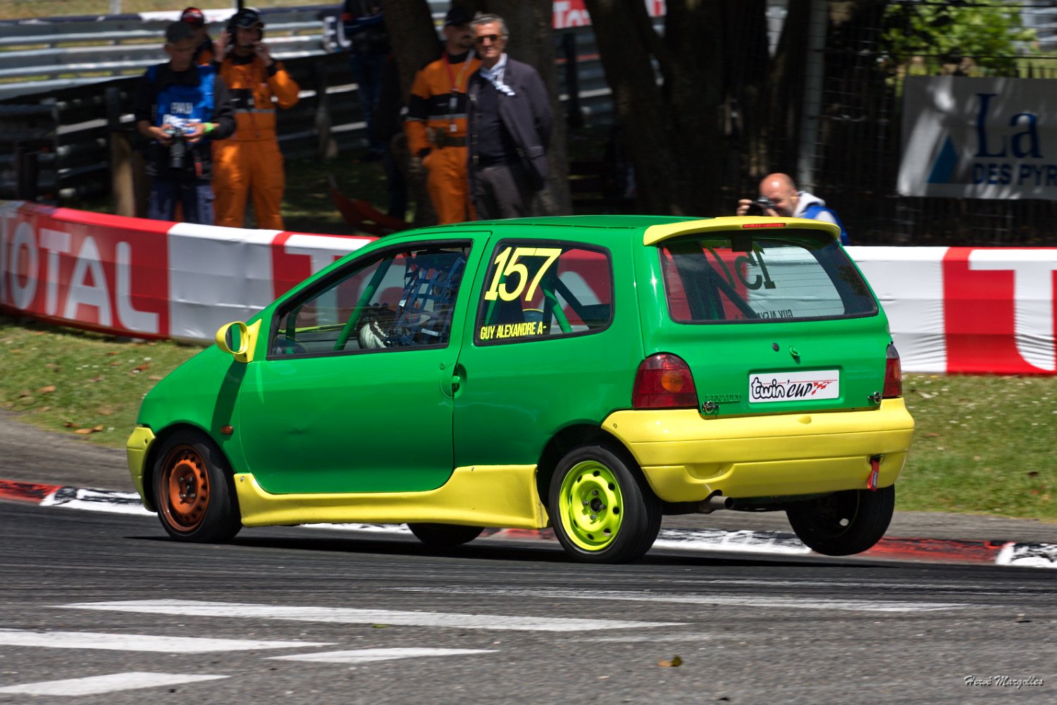 157-01.jpg
