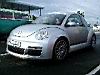Volkswagen New Beatle RSI: Version muscl&eacute;e de la New Beetle, la d&eacute;clinaison RSI en impose, tant par ses ailes gonfl&eacute;es , son aileron digne des Porsche 911 Turbo de l'&eacute;poque, et ses &eacute;normes jantes de 18 pouces.