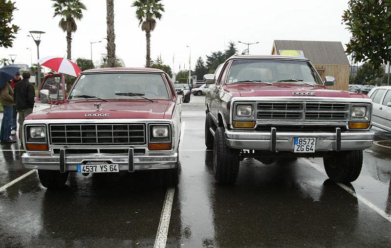 B45D4829.JPG - Dodge 4x4 très réhaussé, la preuve, à gauche celui de christophe et à droite la nouvelle acquisition de Philippe.