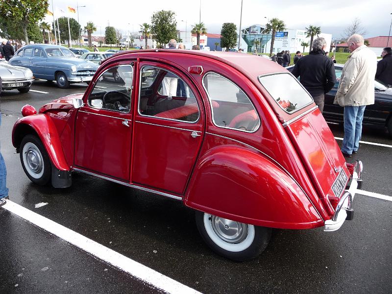 P1030329.JPG - Une 2CV dans un état rare