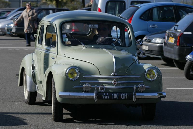B45D0049.JPG - Renault 4CV