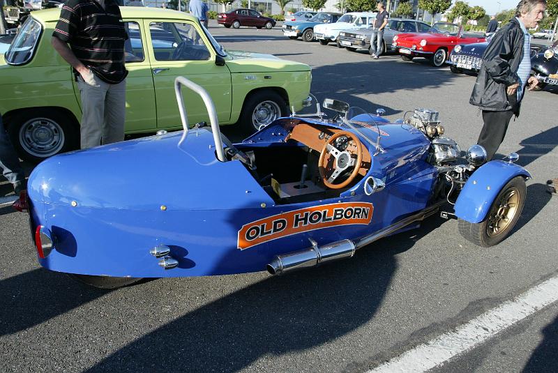 B45D0206.JPG - Un Tricycle JZR façon Morgan avec un moteur de Honda ST1100 cc à carrosserie beetleback. (arrière en pointe)