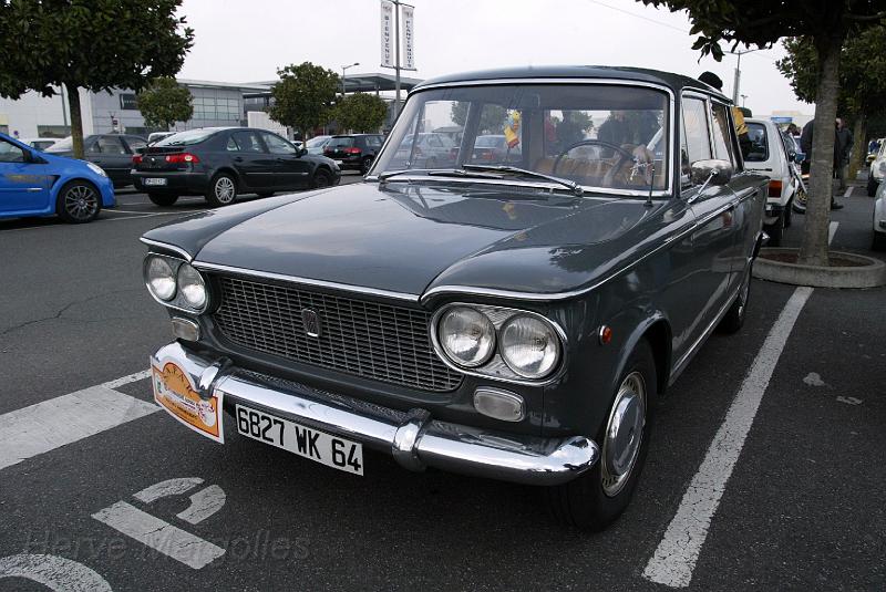 B45D0298.jpg - Fiat 1500 : construite entre 61 et 67, c'était, à l'époque une auto de catégorie supérieure. Elle reste aujourd'hui une auto de collection, assez rare.