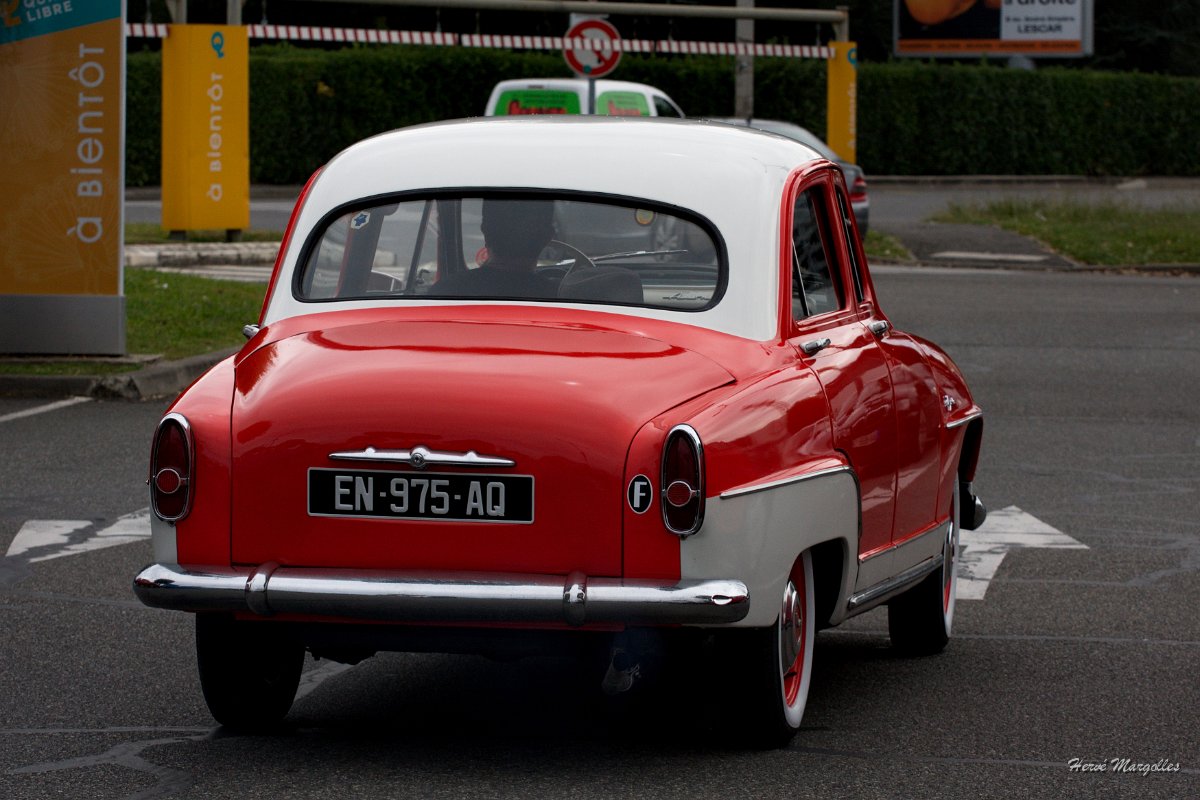Simca-Aronde-03.jpg