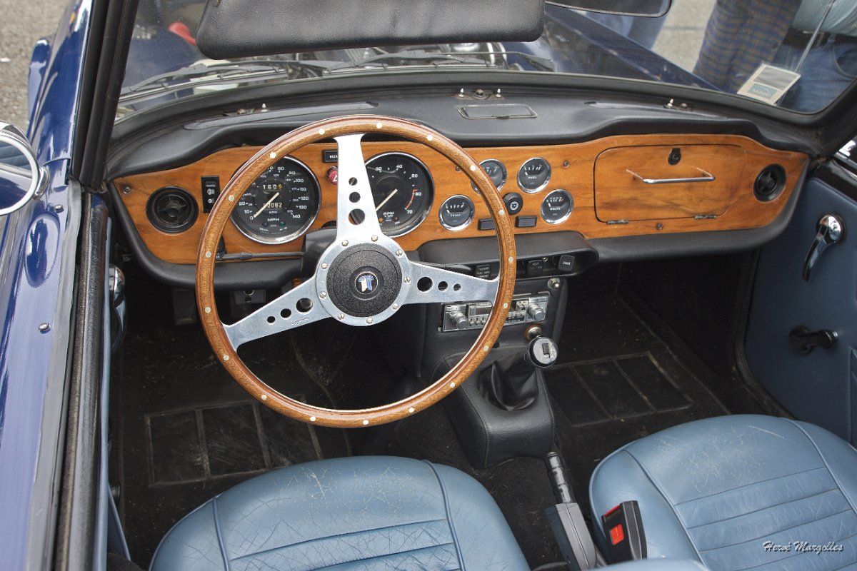 Triumph-TR6-02.jpg