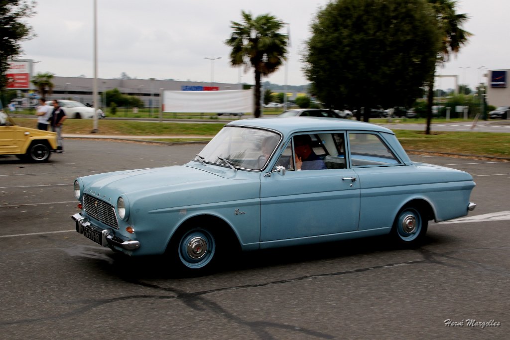 FORD-TAUNUS-12M-01.JPG