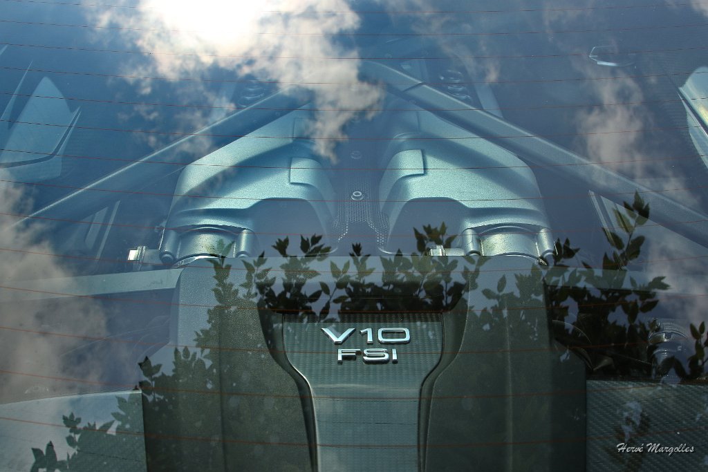 Audi-R8-V10-02.jpg