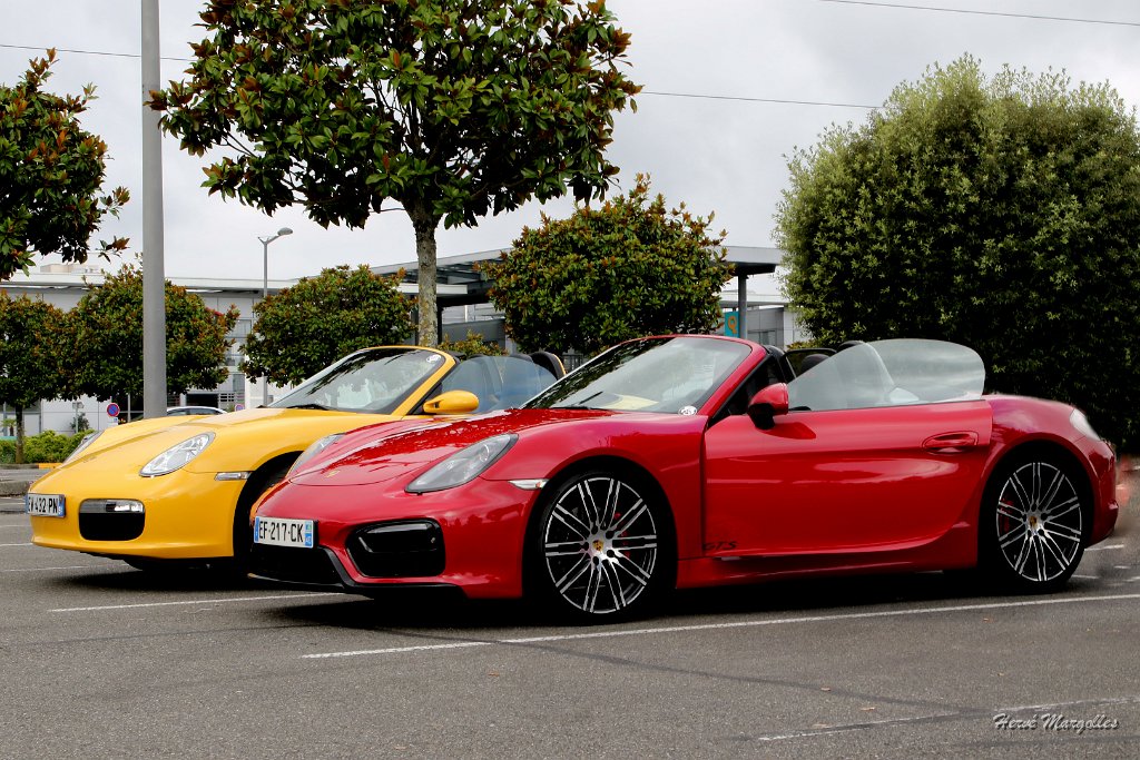 Porsche-01.jpg
