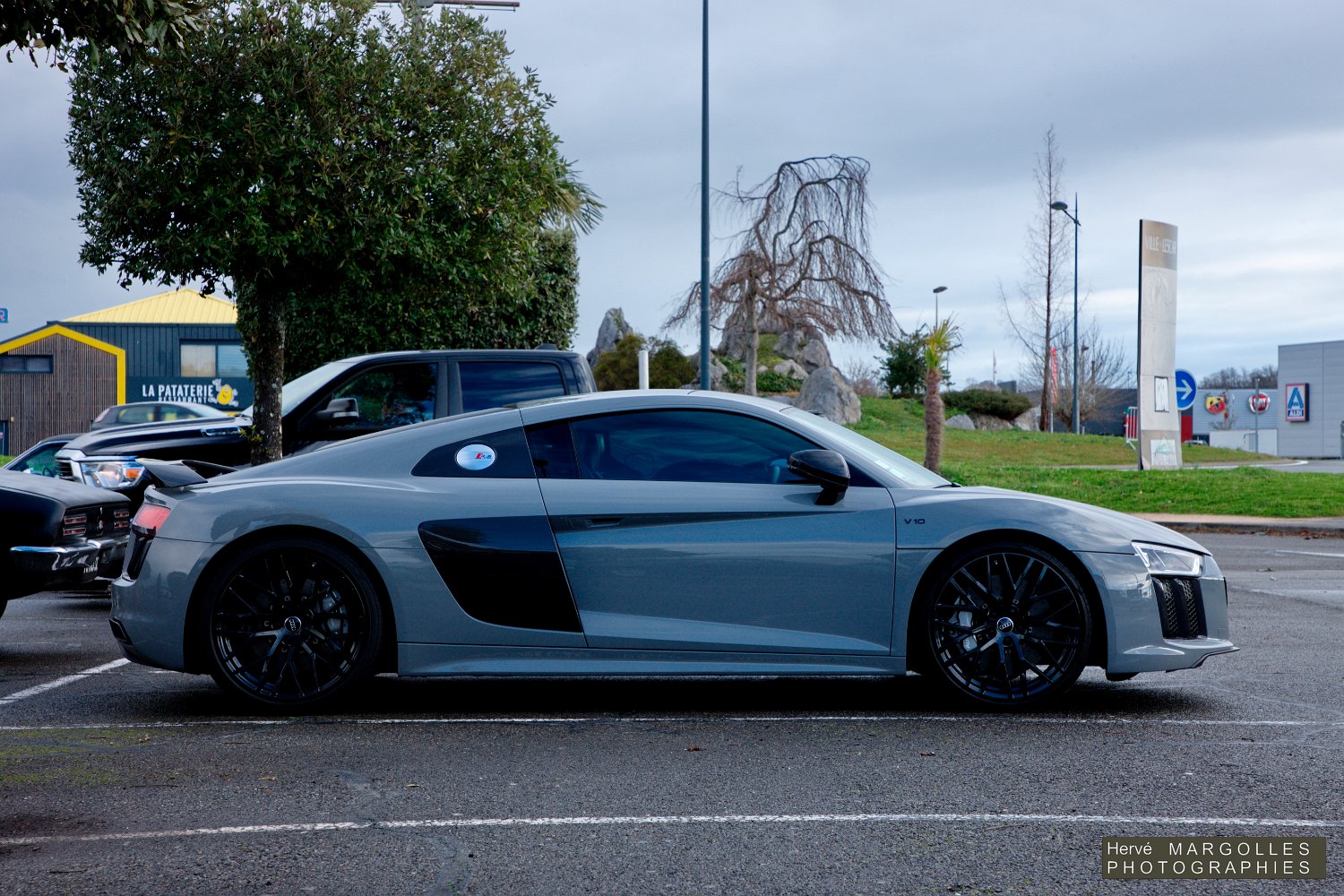 Audi-R8-V10-01.jpg